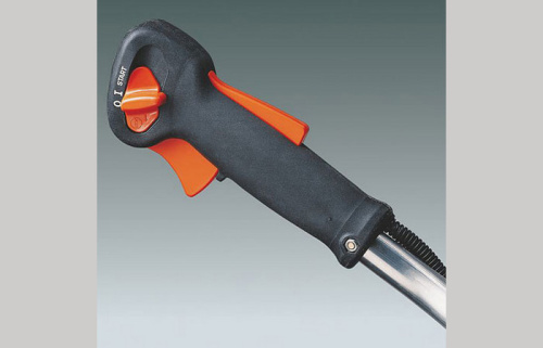 STIHL FS 450 - элементы управления двигателем встроены в рукоятку