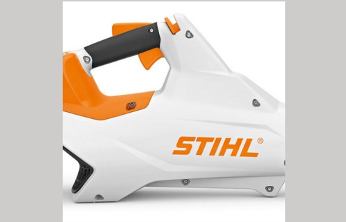 STIHL BGA 86 - удобная рукоятка с мягкой резиновой накладкой