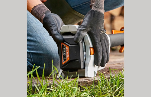 STIHL FSA 57 set - промежуточное положение фиксации аккумулятора