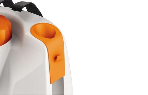 STIHL SG 71 - встроенный в корпус держатель распылительной трубки