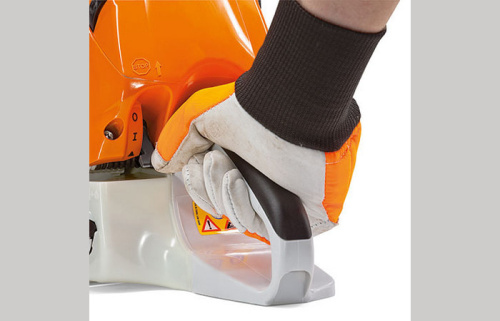 STIHL MS 211 C-BE - управление режимами работы двигателя посредством одного рычага