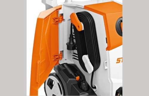 STIHL RE 110 - отсек для хранения сетевого кабеля и форсунок