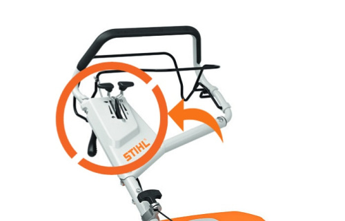 STIHL RM 650 VS - рычаги управления скоростью движения и муфтой ножа расположены на рукоятке