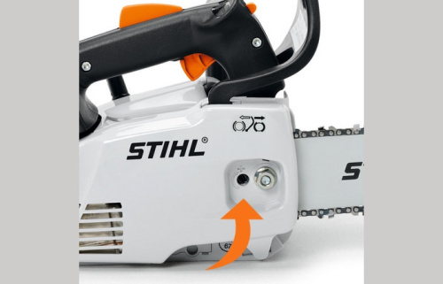STIHL MS 151 TC-E - боковое расположение винта натяжения цепи