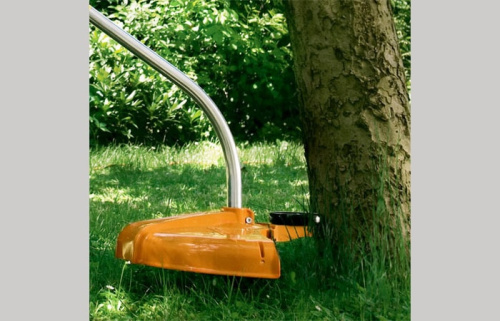 STIHL FSE 81 - защитное опорное колесо входит в штатную комплектацию