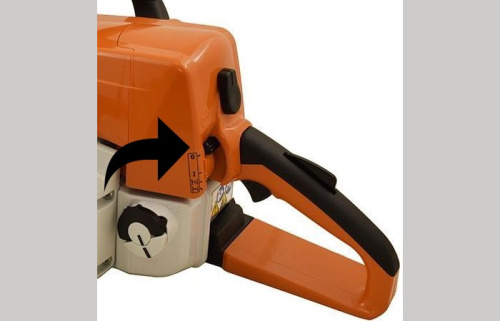 STIHL MS 250 - управление режимами работы двигателя посредством одного рычага